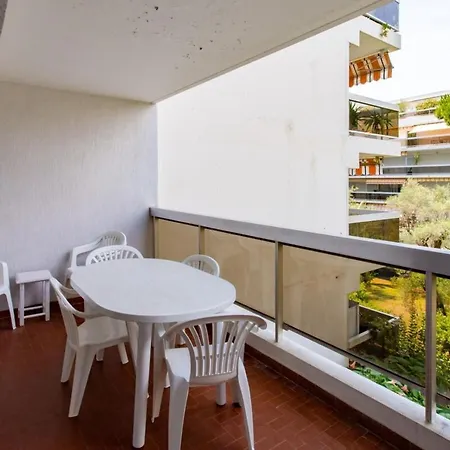 Furnished Apartment Close To The Beaches With Terrace & Swimming Pool דירה אנטיב