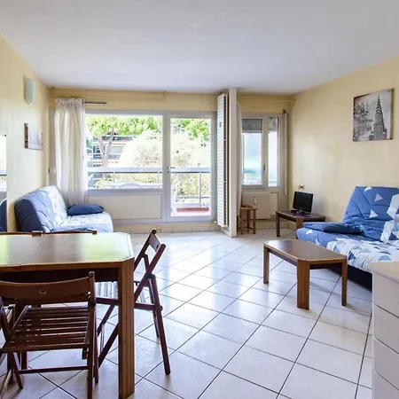 Furnished Apartment Close To The Beaches With Terrace & Swimming Pool דירה