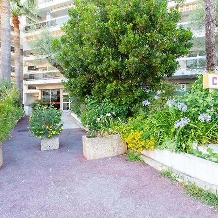 Furnished Apartment Close To The Beaches With Terrace & Swimming Pool *