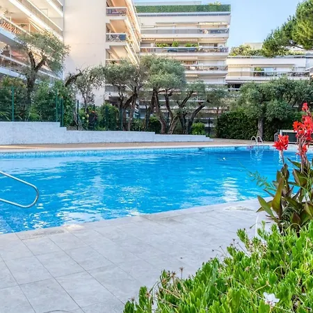 Furnished Apartment Close To The Beaches With Terrace & Swimming Pool *