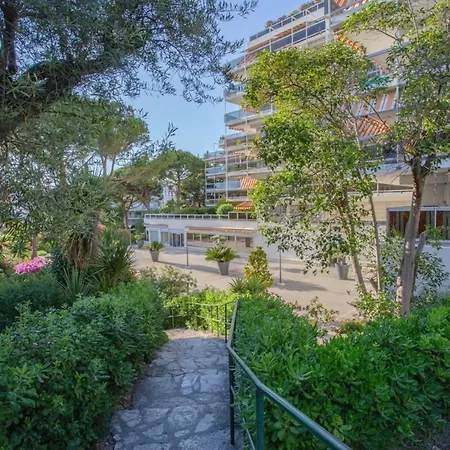 Furnished Apartment Close To The Beaches With Terrace & Swimming Pool Apartment *